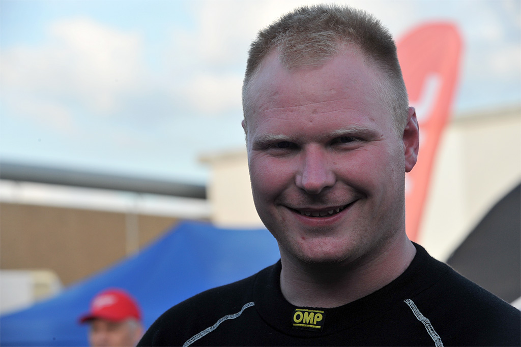 Smilet er fremme hos Kenneth Madsen - Han er tilbage i front for DM